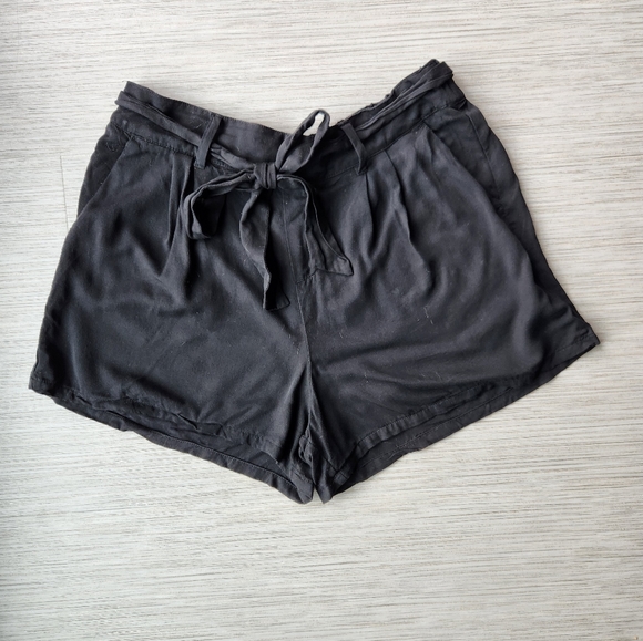 Old Navy Flowy Shorts - Picture 3 of 3